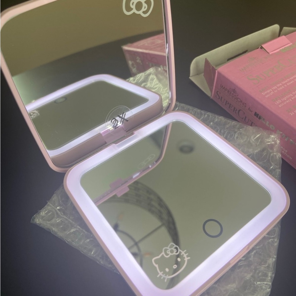 PINK Impressions Hello Kitty Super Cute Compact Mirror 2x Magnification Sanrio - Picture 7 of 7